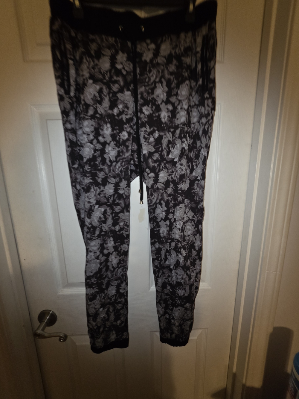 Nwt torrid Black and Gray Floral Jogger Pants Size 0 12